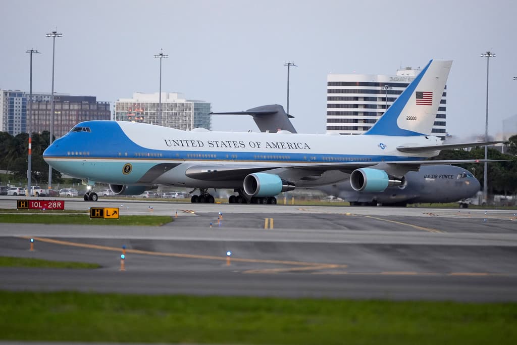 FBI investiga puesto de caza hallado cerca de donde aterriza el Air Force One en Palm Beach