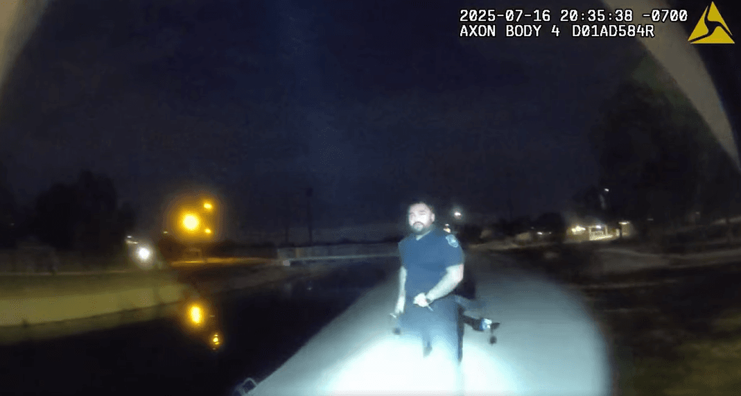 Para ello, por la
<b>oscuridad de la zona a esa hora</b>, utilizaron lámparas, con cuya luz recorrieron el cuerpo de agua.