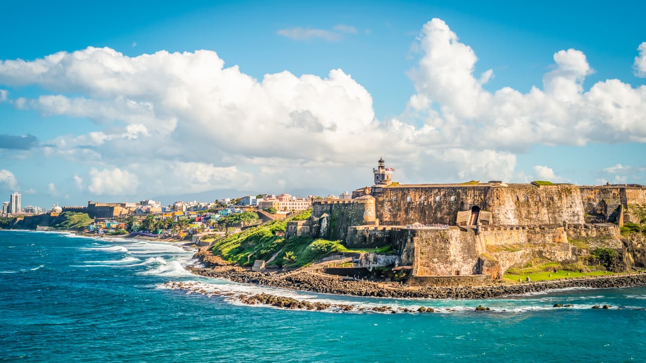 <h2 class="cms-H2-H2">20.- San Juan</h2>
<br>
<br>Es la primera vez que se incluye en esta lista anual. San Juan, la capital y la ciudad más grande de Puerto Rico, tiene amplias playas que se encuentran frente a la franja de centros turísticos con bares, clubes nocturnos y casinos.