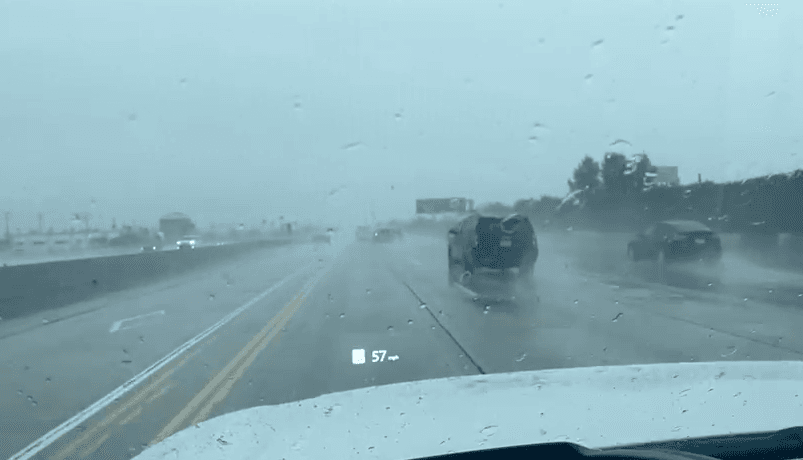 De otra parte, la interestatal 405, a la altura de Washington, estaba así en la mañana del domingo, cuando la tormenta tropical Hilary aún no estaba cerca de Los Ángeles.