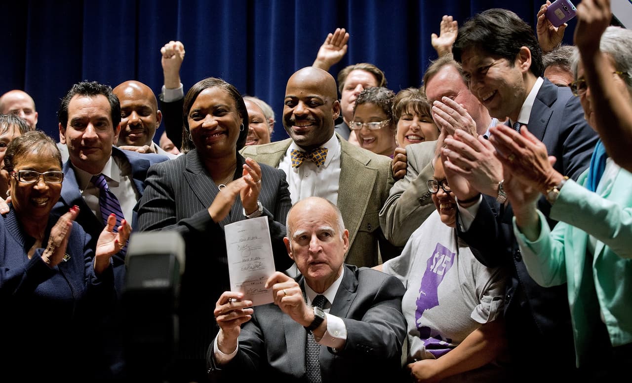 Es oficial: California firma el mayor salario mínimo de Estados Unidos