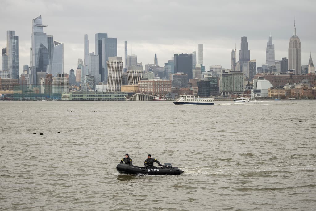 La empresa del helicóptero que se desplomó en Nueva York matando a seis personas cesará operaciones "de inmediato": FAA