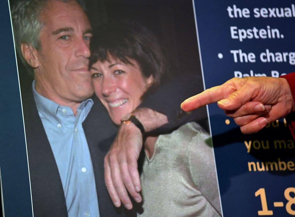 Cómo Ghislaine Maxwell está usando el revuelo sobre el caso Epstein en el gobierno de Trump para intentar su liberación