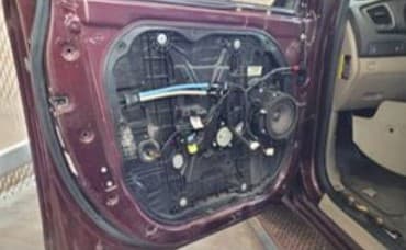 Las
<b>puertas de los vehículos son desmontadas</b>, para ocultar drogas en esos rincones.