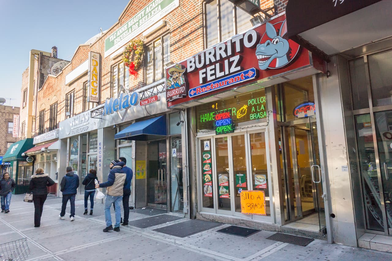 <b>Queens (Nueva York, Estados Unidos)</b>
<br>
<br>Este barrio neoyorquino no está en la prioridad de la mayoría de los millones de turistas que van a la Gran Manzana cada año. Muchos todavía no saben que en unas pocas cuadras se puede probar la cocina casera de más de 150 países diferentes
<br>