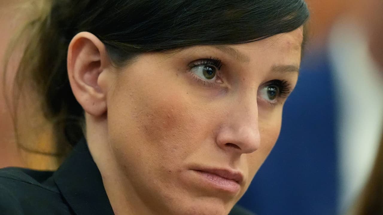 Arranca juicio de Kouri Richins, acusada de la muerte de su esposo tras escribir libro infantil sobre el duelo