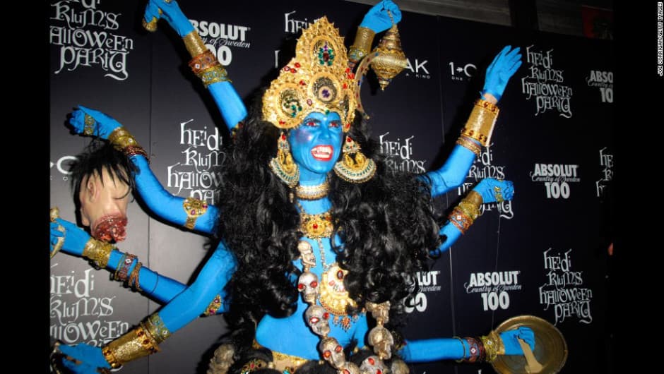 <b>Heidi Klum.</b> La supermodelo alemana fue muy criticada por seguidores del hinduísmo al disfrazarse de la diosa Kali.