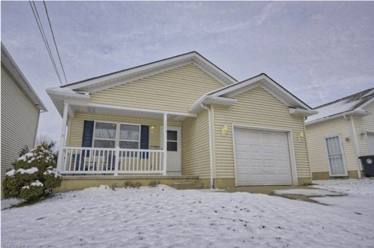 <b>1. Comprar una casa de tres cuartos y un baño, en Ohio </b>
<br>Los
<a href="http://www.cheatsheet.com/culture/buy-home-for-50000.html/?a=viewall">$50,000 dólares</a> podrían ser invertidos en una casa de tres cuartos y un baño en Akron, Ohio, pero también en Quad Cities, Illinois; en Fond du Lac, Wisconsin y en Texas.