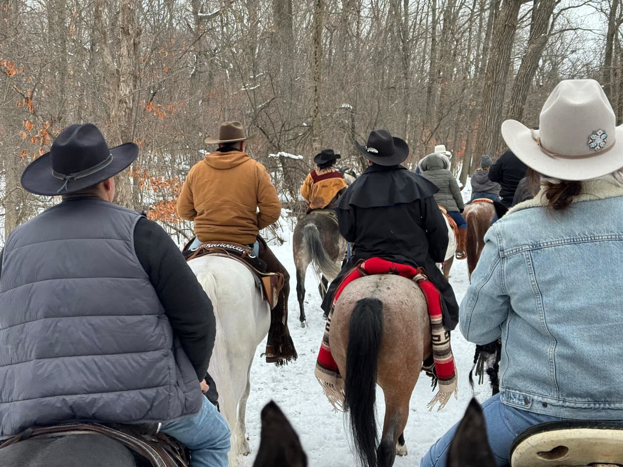 Este año, las celebraciones llevan por lema
<b><a href="https://www.univision.com/local/chicago-wgbo/mensaje-del-rector-del-santuario-guadalupano-ante-el-temor-migratorio-en-des-plaines-fotos" target="_blank">“Peregrina por aquellos que no pueden hacerlo”</a></b>, un mensaje dirigido especialmente a la comunidad migrante que enfrenta momentos difíciles bajo el actual gobierno.
<br>
<br>“Vamos con esa devoción a dar gracias por un año más de vida y a pedir ahora por los inmigrantes”, agregó Ayala.