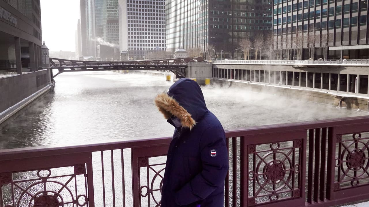 Frío extremo en Chicago: ciudades con sensación térmica peligrosa y varias pulgadas de nieve