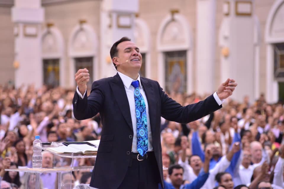 Dicha homilía se viralizó después de que un expastor de la congregación, Alfredo Paulo Filho, la publicara en internet, ya que ahora se dedica a denunciar prácticas fraudulentas.