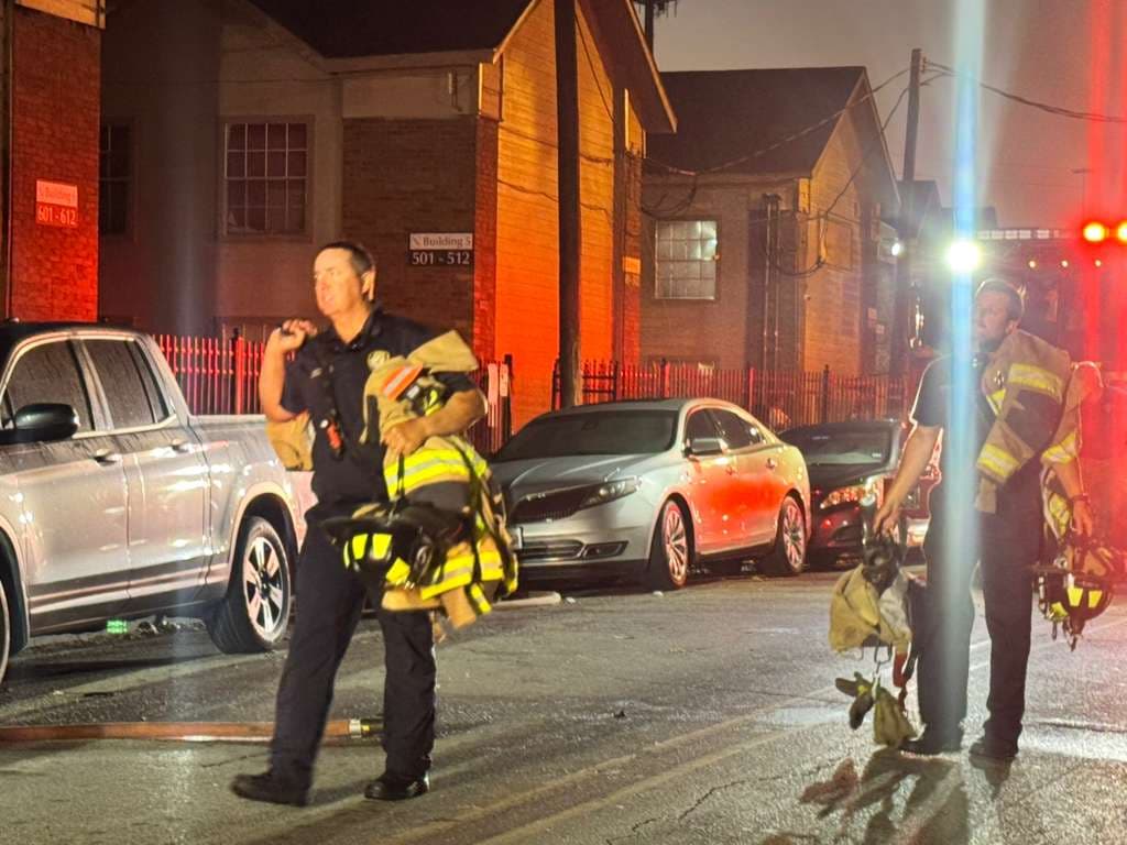 Las autoridades mantienen el área acordonada
<b>mientras se realiza una evaluación de seguridad y peritaje.</b>
<br>