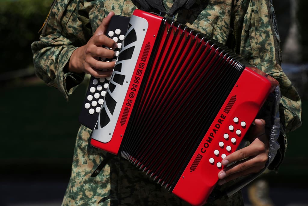 El dilema de México sobre si se deben prohibir o no los narcocorridos para intentar reducir la violencia