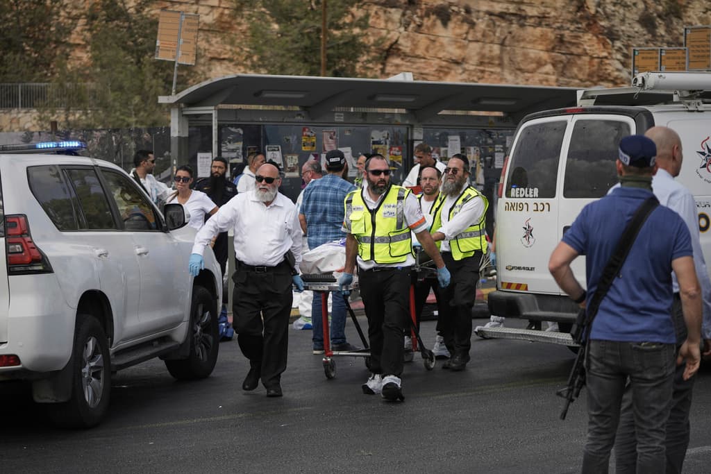 Al menos seis muertos en un ataque armado en una parada de autobús en Jerusalén