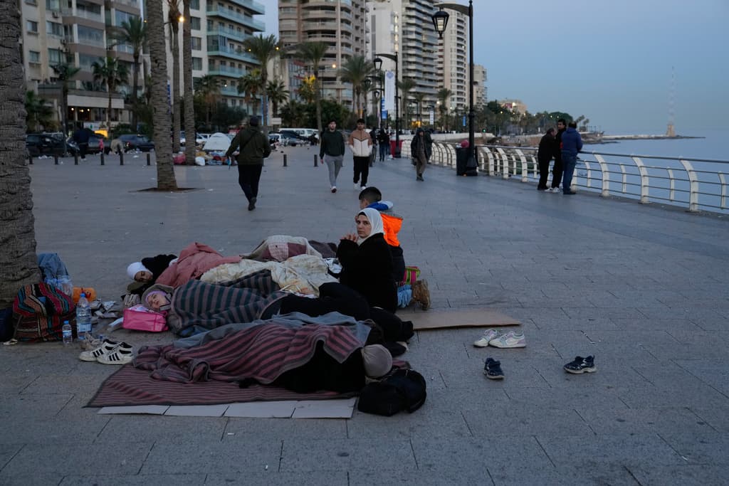 "La reciente escalada de las hostilidades y los ataques en Oriente Medio provocó importantes movimientos de población, mientras que l
<a href="https://www.univision.com/noticias/mundo/5-claves-de-la-guerra-abierta-entre-afganistan-y-pakistan">os enfrentamientos a lo largo de la frontera entre Afganistán y Pakistán</a> también obligaron a huir a miles de familias", explicó Ito.