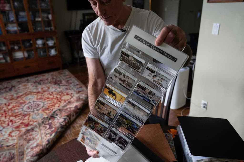 8️⃣ Mientras gran parte de los usuarios del tren desechaban las MetroCard, Lev Radin las conservó, valorando que muchas de ellas "presentan a la ciudad de Nueva York al mundo”.
<br>
<br>"No solo fotos de lugares emblemáticos, horizontes, sino también sobre personas que viven y hacen que Nueva York sea especial", concluyó.