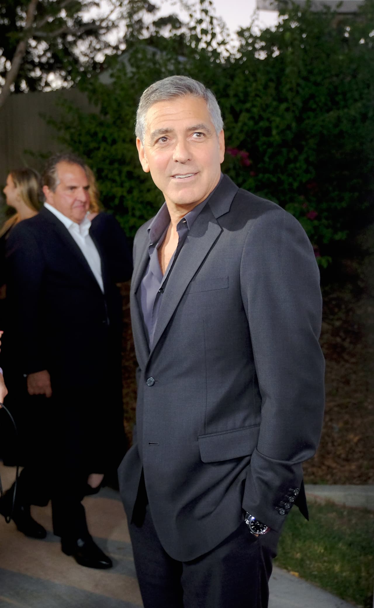 Otro personaje que es asiduo a los juegos de azar es el guapo actor George Clooney, quien al igual que Madonna, compró boletos para la lotería italiana mientras participaba en el prestigioso festival de Cine de Venecia, pero desafortunadamente no tuvo la misma suerte.