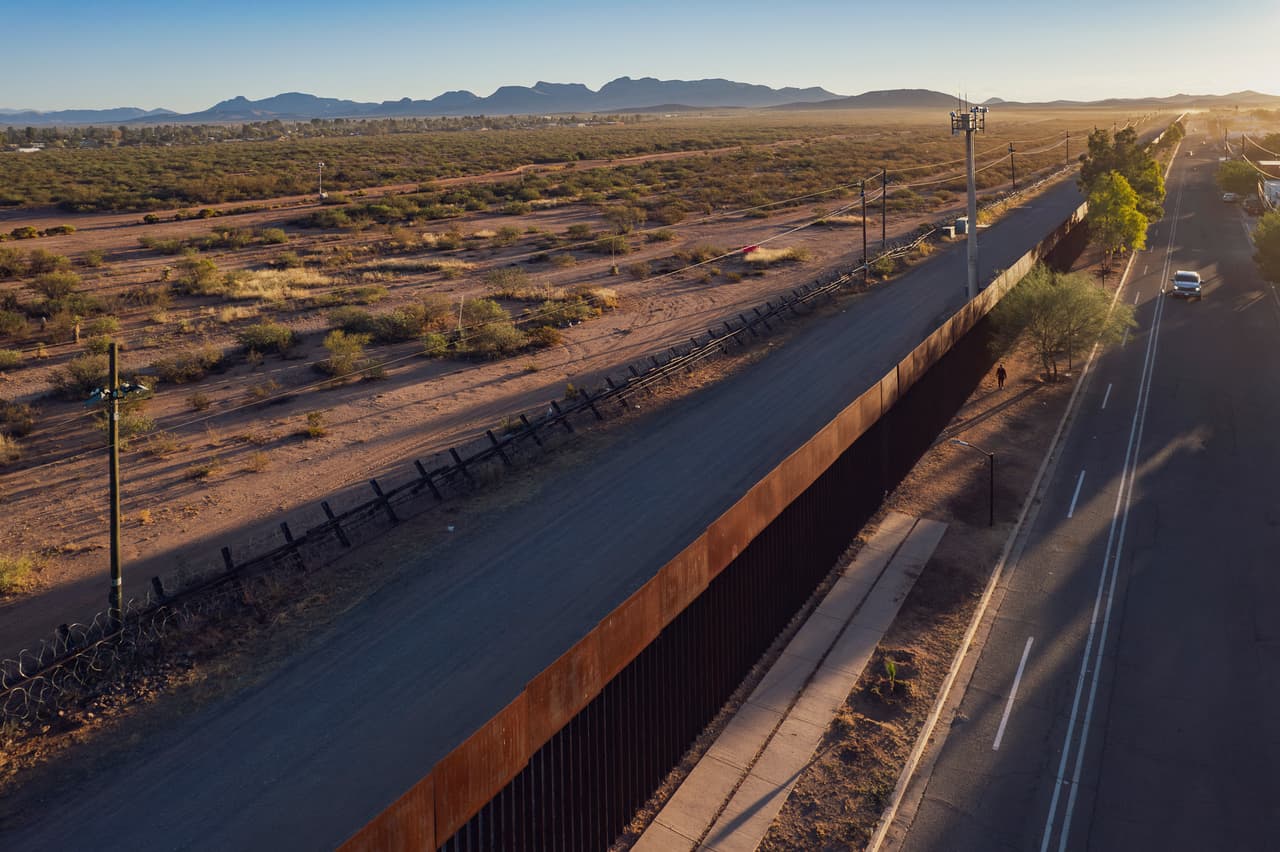Personas, drogas, armas: Estos son algunos de los
<b>hallazgos en la frontera entre Arizona y Sonora</b> durante junio de 2025.