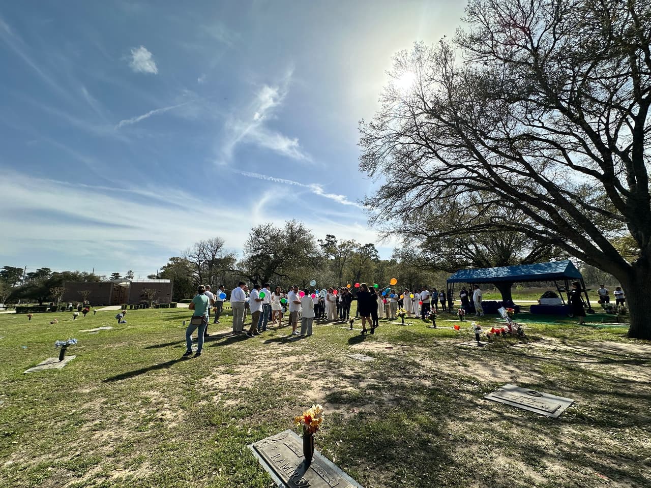 “Después que llegó mi hijo, que está en la clase del niño (Eren)… parece, y a lo que me comentó mi hijo, fue que estaban jugando o
<b>compitiendo o haciendo retos para ver quién terminaba de comer más rápido la comida... el niño empezó a vomitar</b>”, dijo la mamá de un compañero de Eren.
<br>