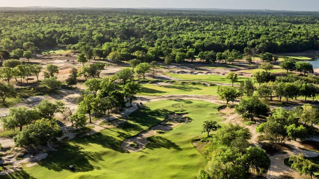 De tierras protegidas a campos de golf: un lujoso desarrollo de golf causa polémica en Florida