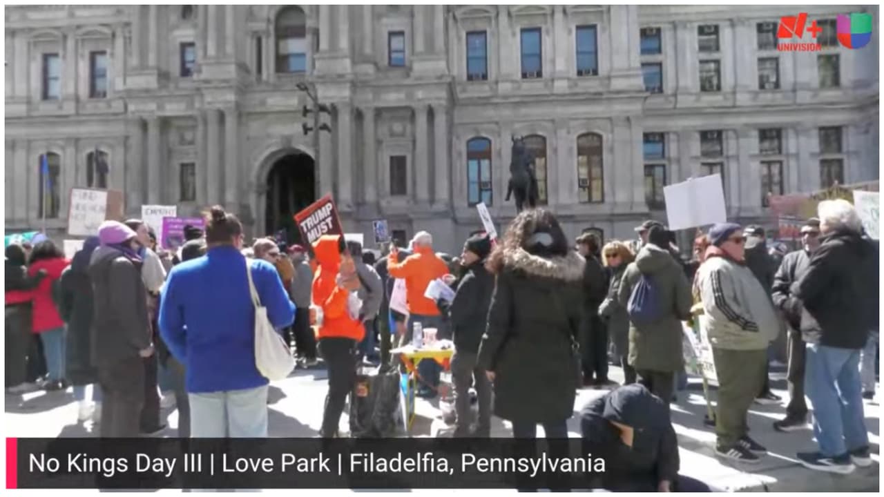 Comunidad de Filadelfia participa en tercera jornada de protestas de No Kings Day