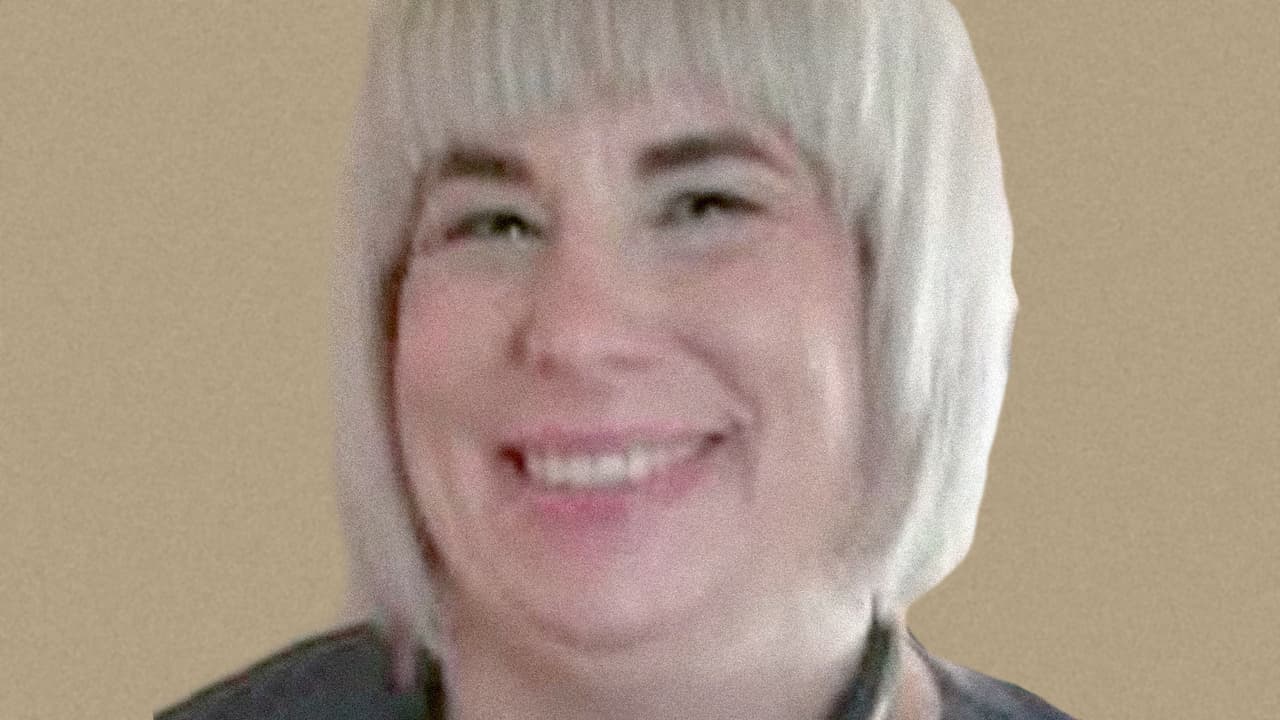 La policía arrestó a Miles en Colorado en enero de 2018, varios días después de que su compañera de habitación, Tonya Bates, fuera encontrada golpeada hasta la muerte en su casa de Round Rock y sus dos hijas hayan sido reportadas como desaparecidas.