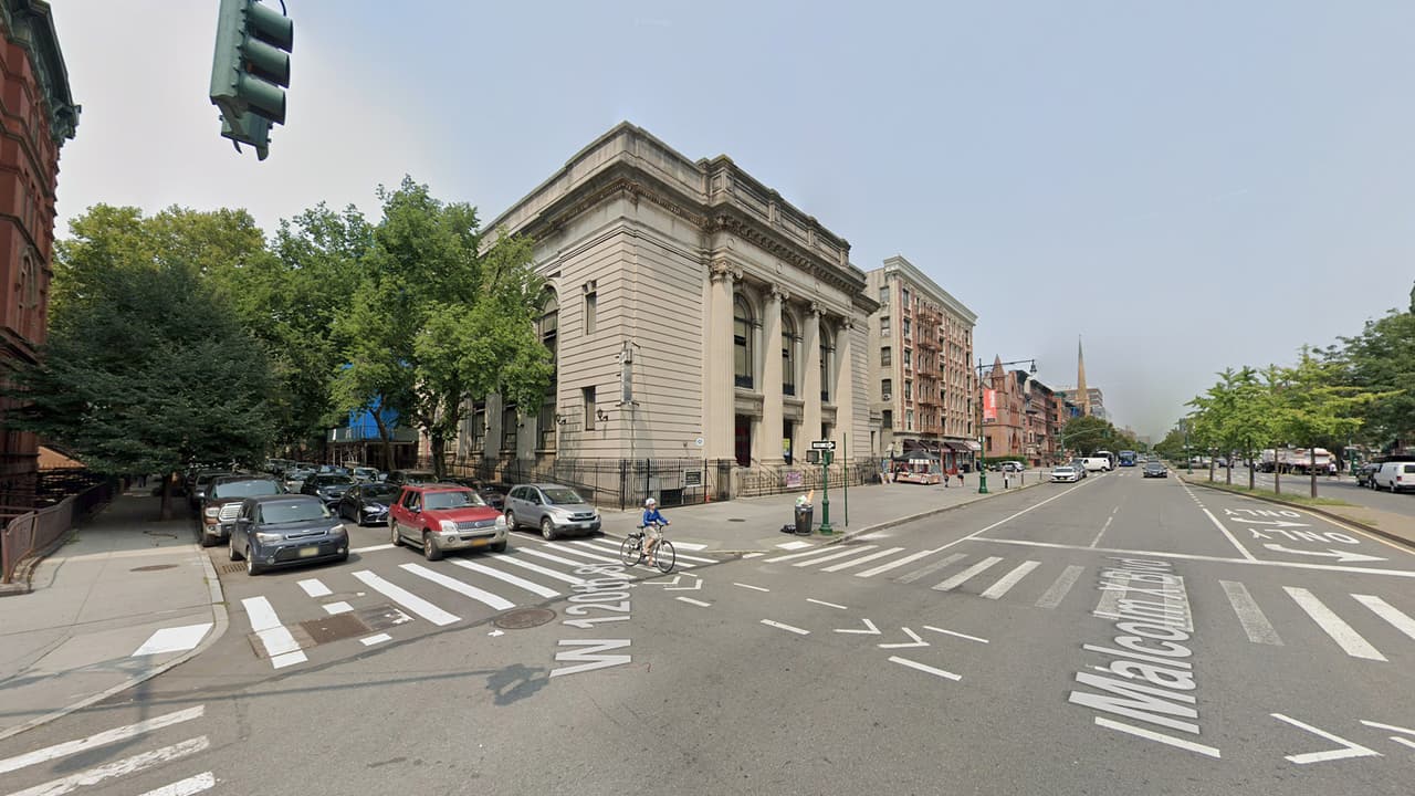 <b>West 120th Street & Lenox Avenue en Manhattan</b>
<br>
<br>De acuerdo con Transportation Alternatives, casi tres millones de personas viven a poca distancia de una de estas intersecciones mortales.