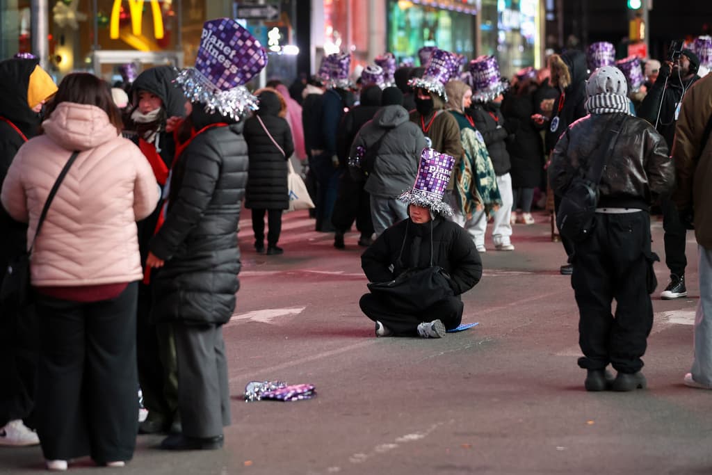 Times Square se convirtió así, una vez más, en el epicentro global de la esperanza y la renovación al iniciar el año. Con su mezcla de tradición, música y patriotismo, Nueva York despidió 2025 y dio la bienvenida a un 2026 cargado de significado histórico.