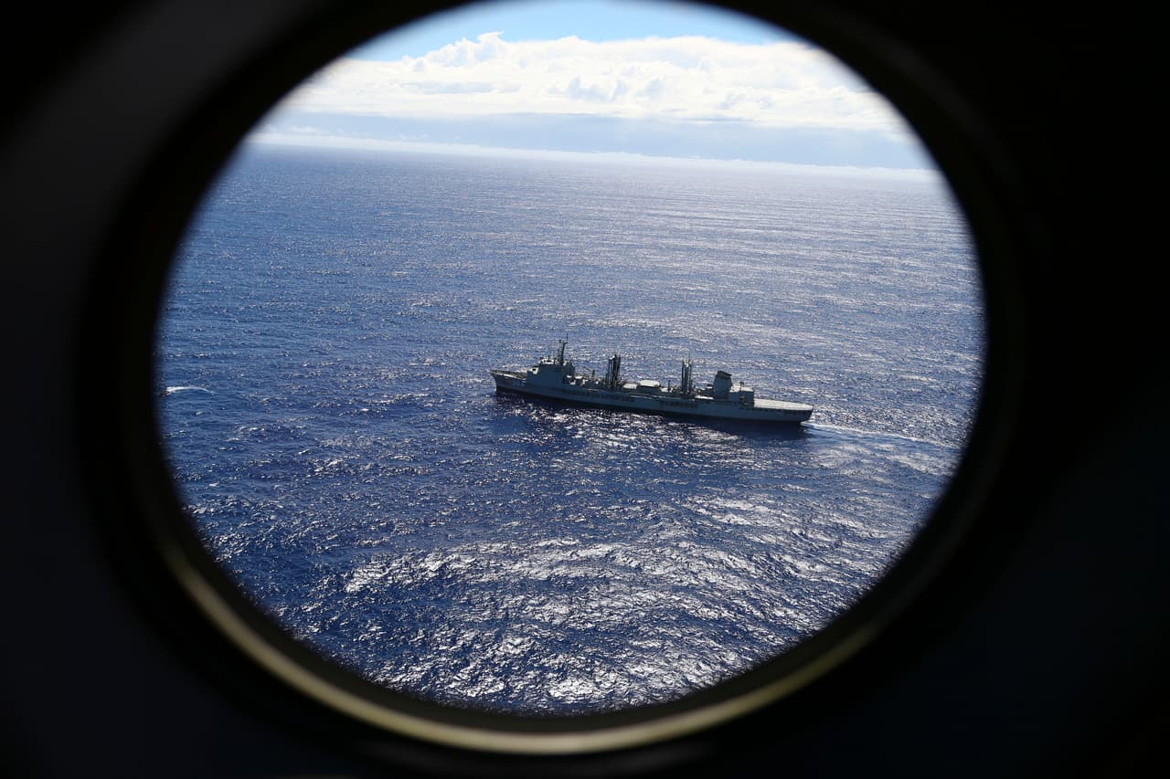<b>La desaparición del vuelo de Malaysia Airlines en 2014.</b> El avión despegó de Kuala Lumpur, Malasia, a las 0:41 am, hora local, del 8 de marzo y debía llegar a Pekín, China, a las 6:30 am. Casi dos horas después de despegar, el vuelo perdió el contacto con tierra y más nunca fue localizado. Las autoridades de Malasia y Australia activaron un operativo de búsqueda sin precedentes, que nunca rindió frutos. Se considera el mayor misterio en la historia de la aviación moderna aunque
<a href="https://www.univision.com/noticias/accidente-aereo/expertos-dicen-haber-resuelto-el-misterio-de-la-desaparicion-del-vuelo-mh370-de-malaysia-airlines">algunos expertos afirman que el vuelo fue desaparecido deliberadamente por el piloto</a>, quien habría cometido suicidio.
<b>290 personas continúan desaparecidas.</b>