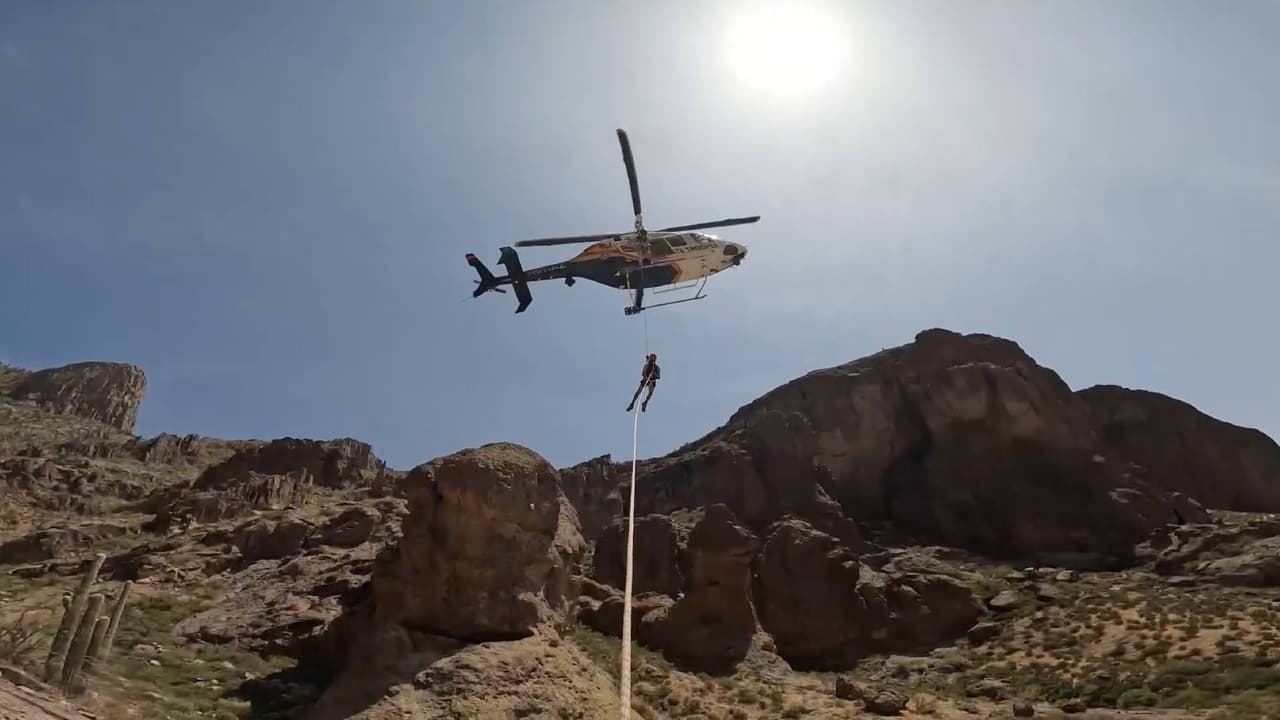 Aumentan los rescates de excursionistas debido a la ola de calor en Arizona