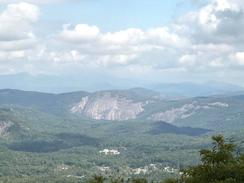 Los geólogos creen que Whiteside es una de las montañas más antiguas del mundo, con una antigüedad de
<b>entre 360 y 490 millones de años</b>.