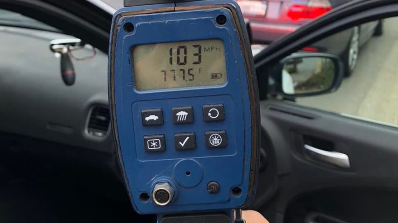 <h2 class="cms-H2-H2">1.- Cámaras multarán por exceso de velocidad</h2>
<br>
<br>La ley AB 645 permitirá a varias ciudades en California
<b>usar cámaras de video para citar a conductores que rebasen los límites de velocidad</b>. Se trata de un sistema similar al que ya se usa contra los conductores que se pasan la luz roja del semáforo.