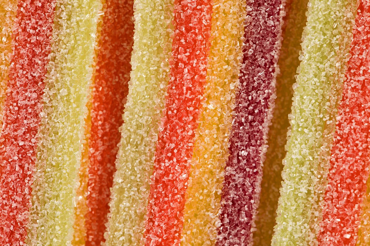 Dice el estudio que los alimentos ultra procesados "contienen a menudo cantidades más elevadas de lípidos, lípidos saturados, azúcares y sales añadidas, así como una densidad más débil en fibras y vitaminas" y, en las últimas décadas,
<b>su consumo se ha incrementado dramaticamente en muchos países</b>.