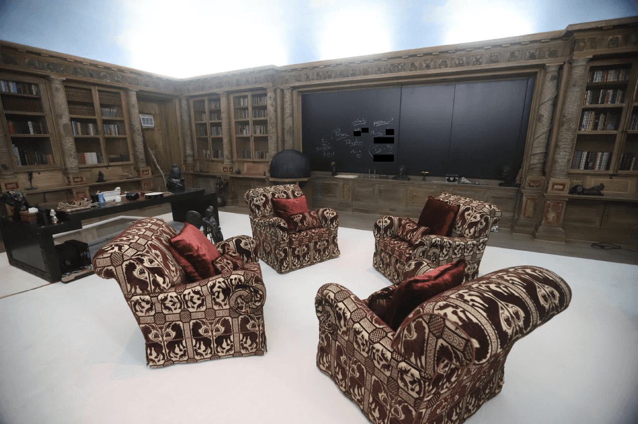 El representante Robert García, el demócrata de más alto rango en el comité de supervisión, dijo que difundía las imágenes “para asegurar la transparencia de nuestra investigación y contribuir a reconstruir el panorama completo de los atroces delitos de Epstein”.