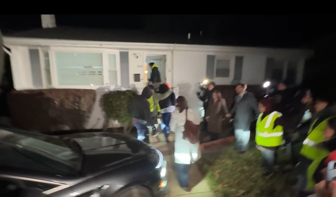 Horas después de la decisión de la jueza,
<b>Ábrego García abandonó el centro de detención de ICE en Pensilvania</b> donde vivió una verdadera zozobra, pues se dijo que sería deportado a algún país de África, lo cual causó una lucha de sus abogados y defensores de los derechos de los inmigrantes.