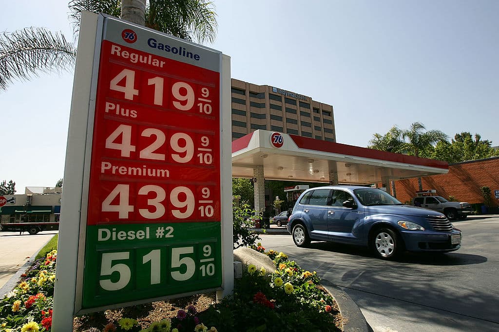 13.- El estudio fue realizado mediante los reportes anuales de producción de petróleo, Gas Natural y carbón de las grandes compañías. ConocoPhillips de EEUU es la treceava compañía responsable del 1.12% de las emisiones mundiales con 15,229 toneladas equivalentes de dióxido de carbono.
<br>