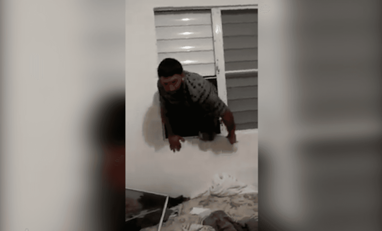 Esto es lo que se sabe del hombre que destrozó una ventana para agredir a una mujer en Puerto Rico