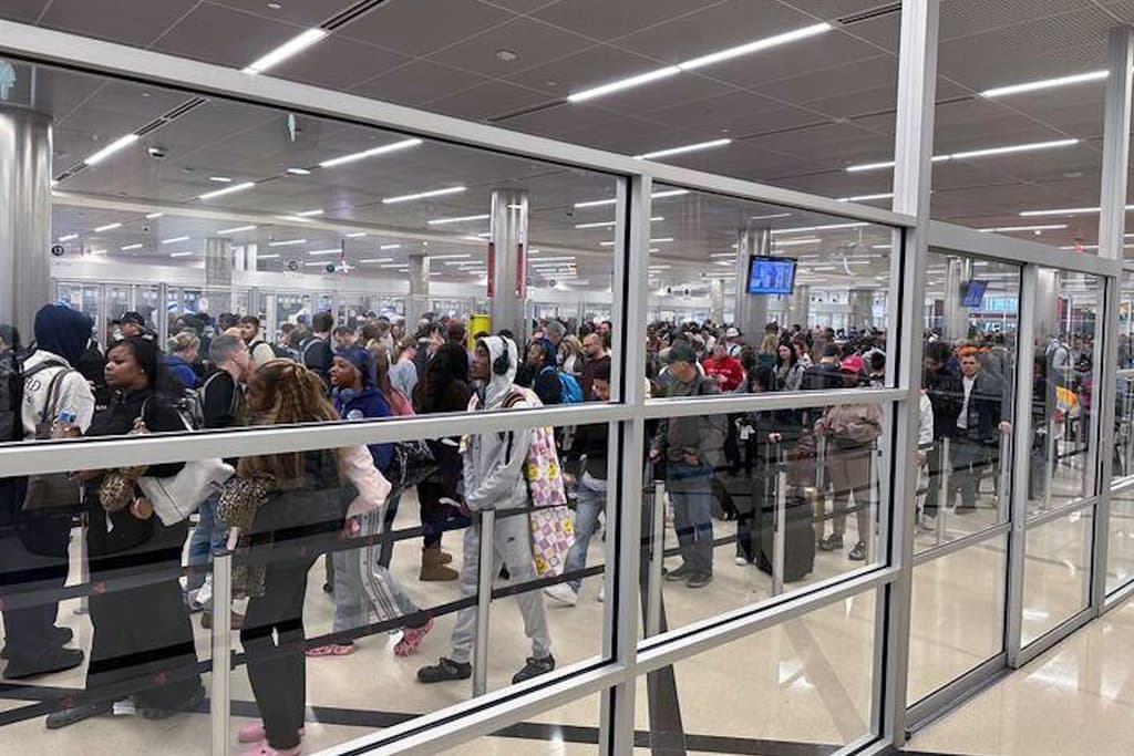 Filas de hasta dos horas y cientos de vuelos cancelados: condiciones del aeropuerto de Atlanta