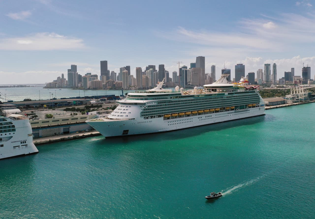 Royal Caribbean recibe autorización de los CDC para iniciar cruceros de prueba en EEUU
