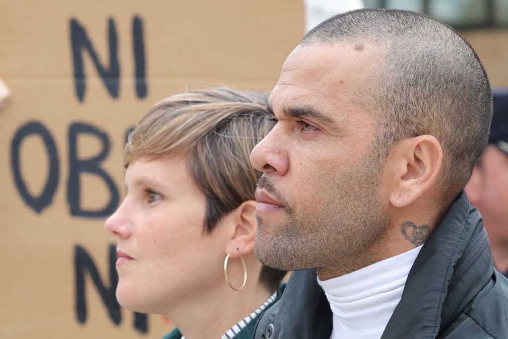 Dani Alves: un tribunal de apelaciones de España anula la condena por violación al exfutbolista brasileño