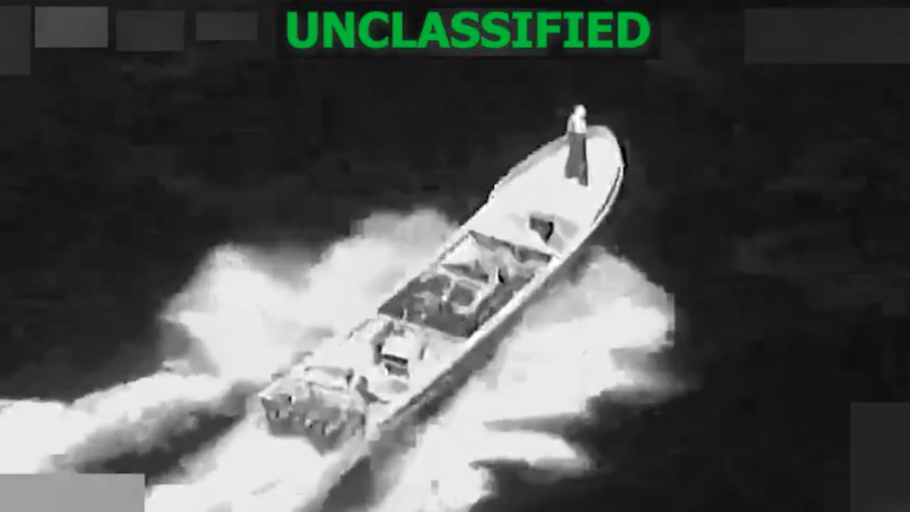Estados Unidos hunde otro barco en el Pacífico; ataque deja dos presuntos "narcoterroristas" muertos y un sobreviviente