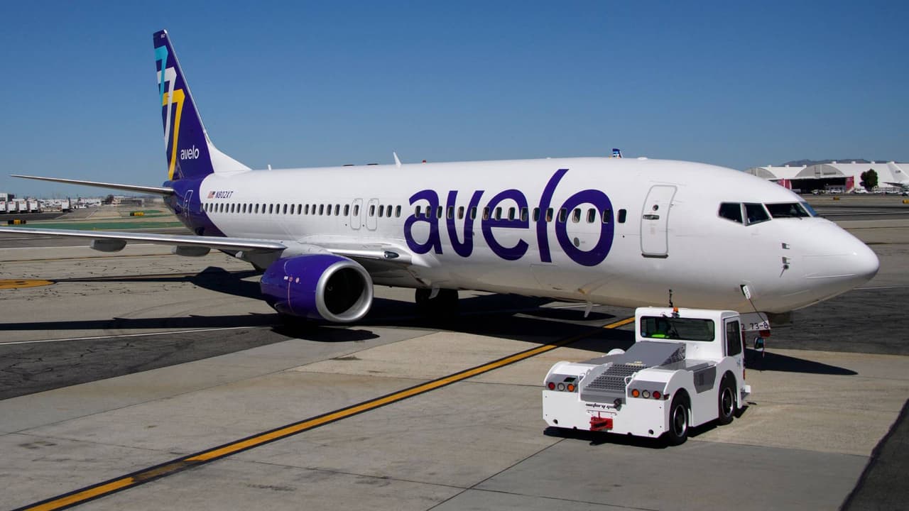 Por “no generar suficientes ingresos”, Avelo Airlines deja de operar vuelos de deportación desde Mesa