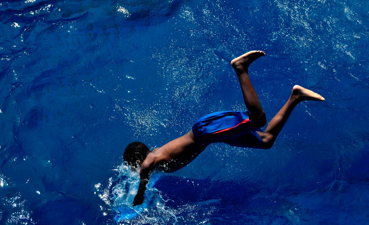 En este verano, muchos niños pasan más tiempo en las piscinas de sus casas, por la emergencia del coronavirus.
<br>