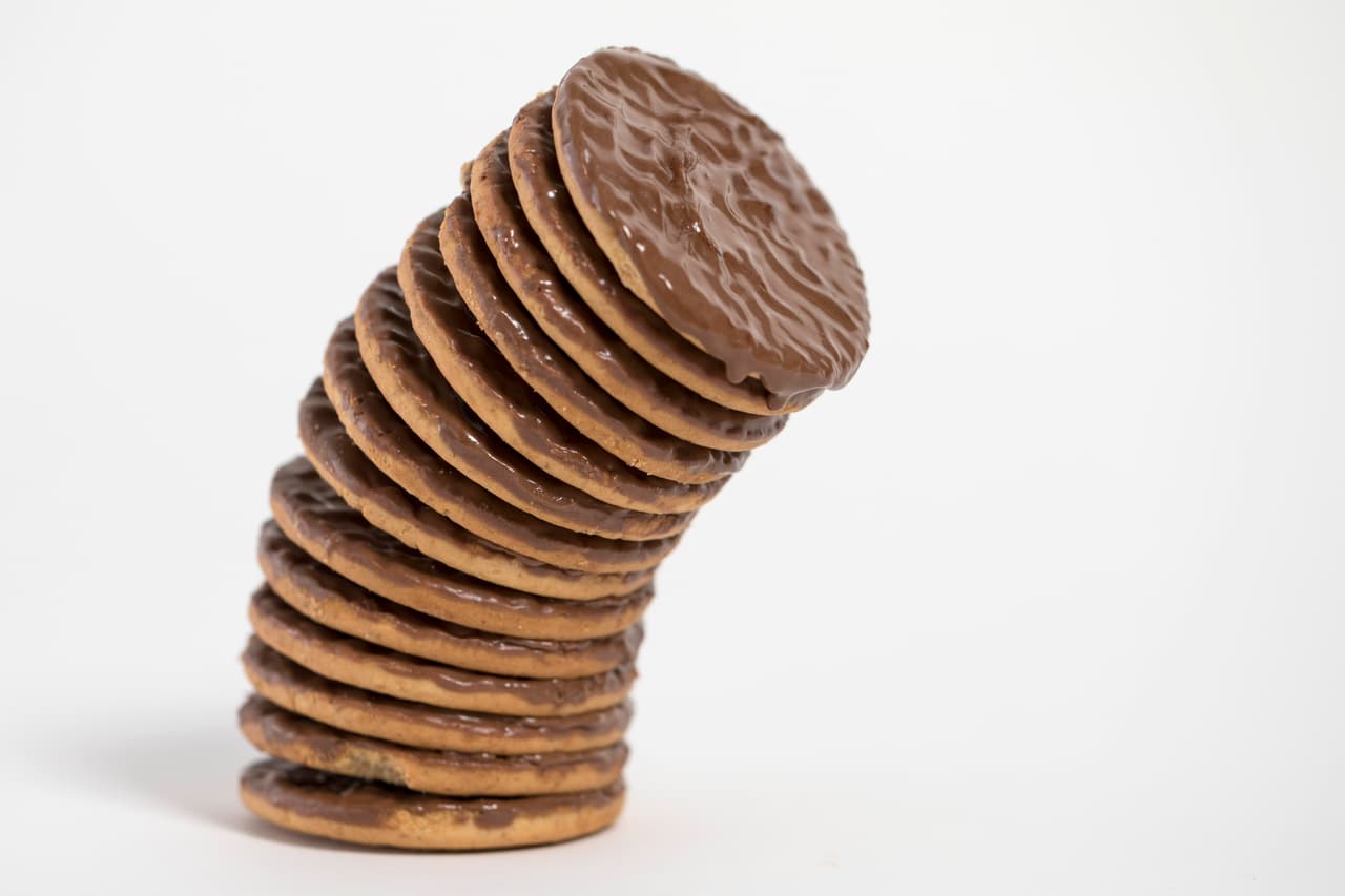 La selección de alimentos fue determinada por
<a href="http://www.innutrition.mx/blog-innutricionando/october-12th-2015">la clasificación NOVA</a>, que los divide acuerdo a su naturaleza y el grado y propósito del procesamiento de los mismos. Esta guía está vigente desde 2015 y es usada en todo el mundo.