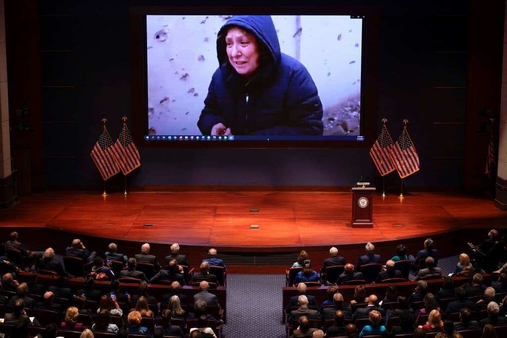 <b>En video:</b> El presidente ucraniano habló ante el Congreso estadounidense y durante su discurso mostró un video con las duras imágenes de lo que está sufriendo su país.