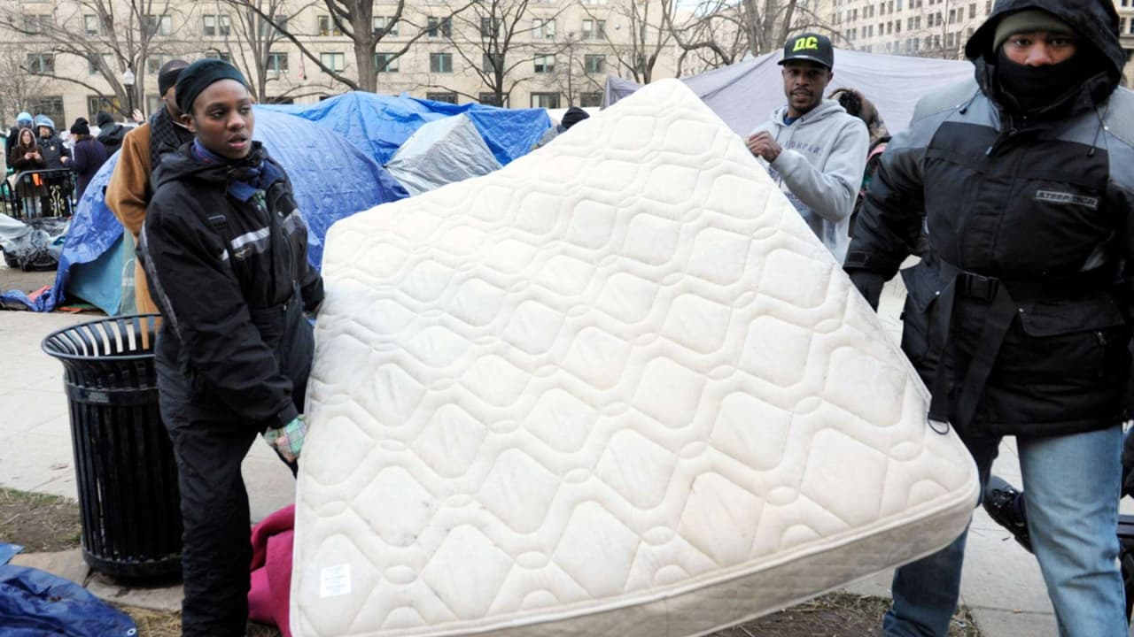 DC aún registra más de 700 personas sin hogar pese a operativos federales