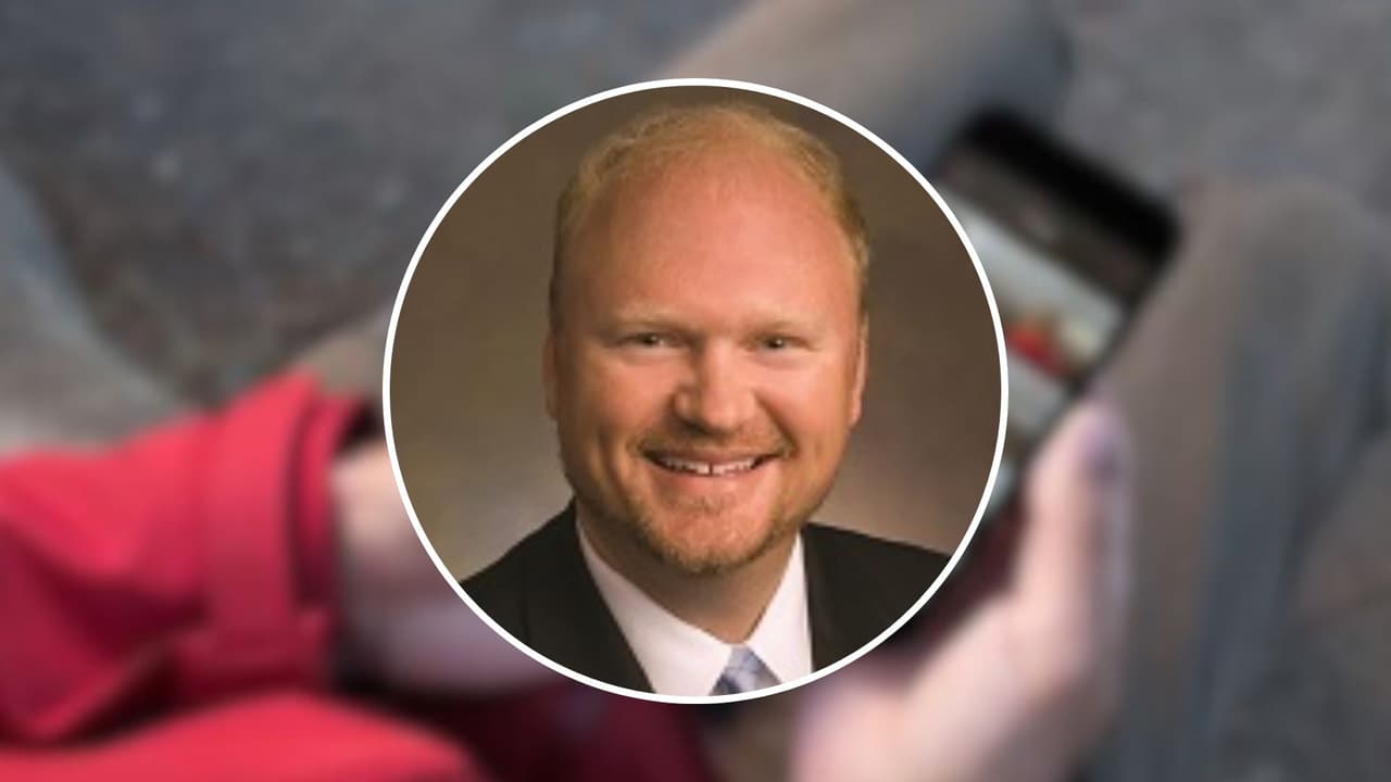 Los conocía en internet: médico de Florida es acusado de explotación de menores y promover conductas autodestructivas