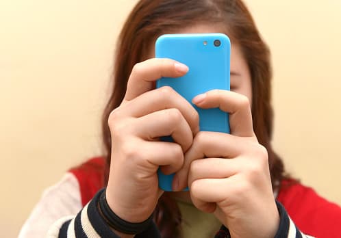Si su hijo o adolescente tiene una cuenta TikTok, o pasa algún tiempo en línea, es una buena idea controlar lo que está viendo.