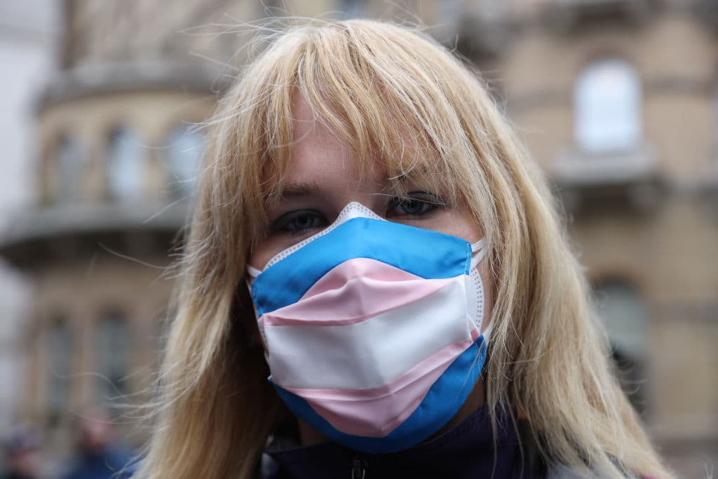 Legislador de Florida llama "mutantes" y "demonios" a la comunidad trans y luego se disculpa