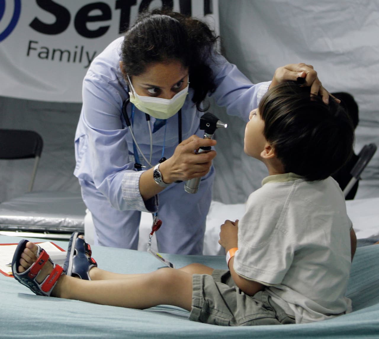 La gripe, el VRS y otros virus en niños tienen a hospitales al borde del colapso: puede que sea apenas el comienzo
